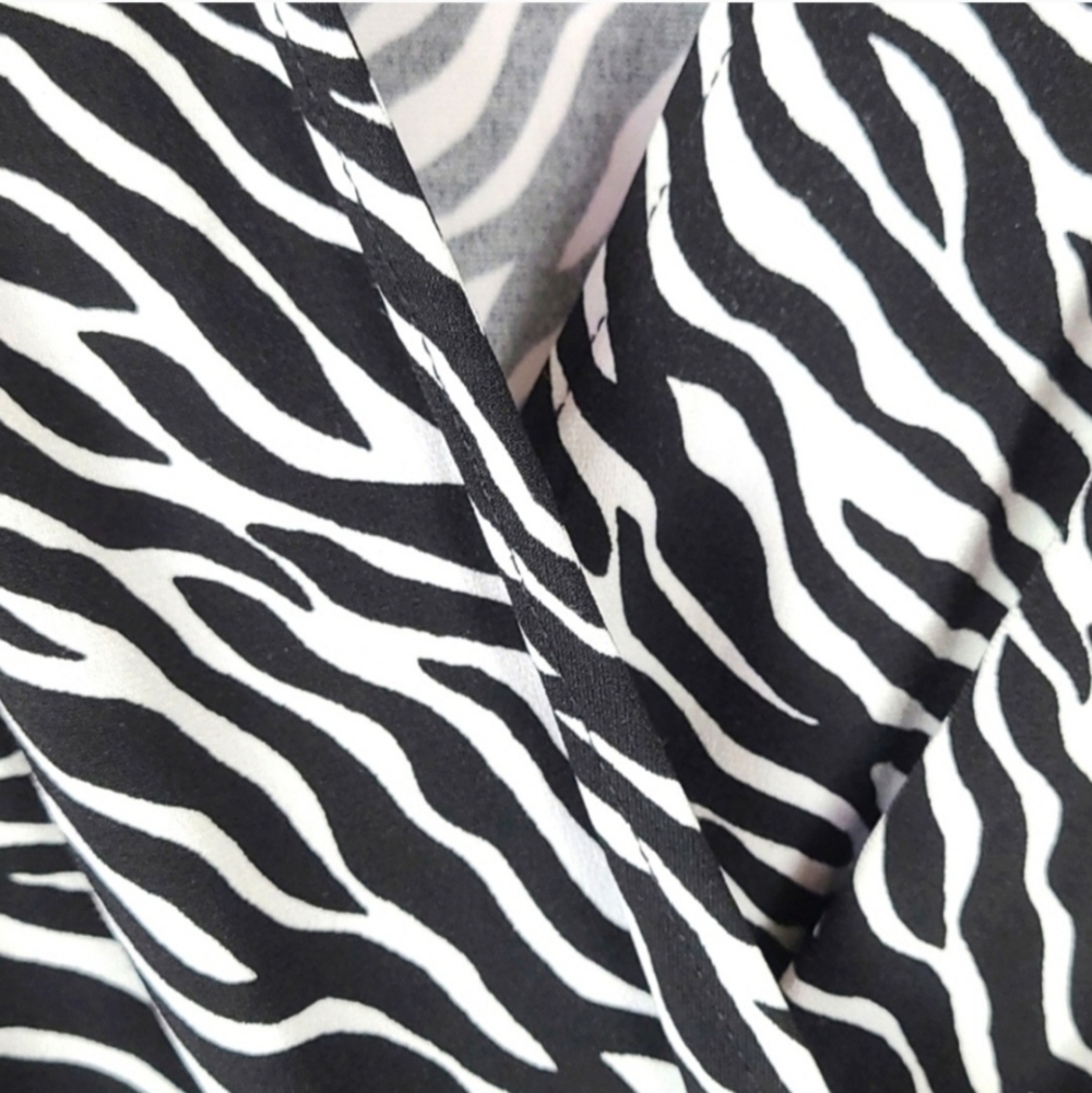 White House Black Market Zebra Print Sleeveless Blouse Top, M - Picture 3 of 5